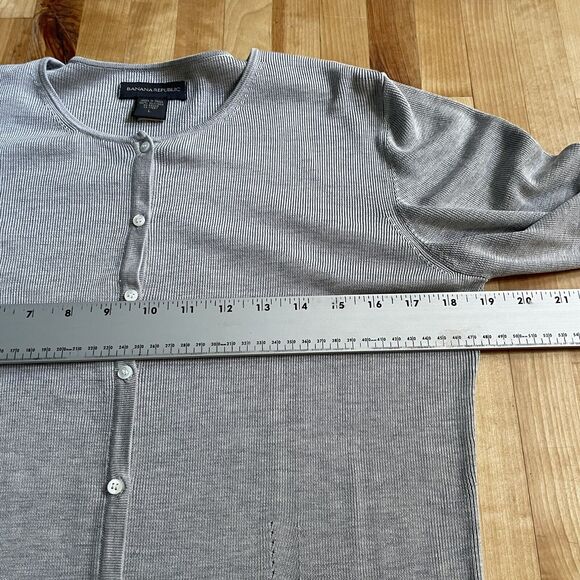 Banana Republic Cardigan Gray Button Down Silk Womens SZ Large - Picture 6 of 10